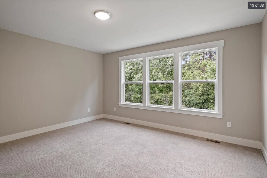 Building Photo - 5453 W Heathwood Dr SE