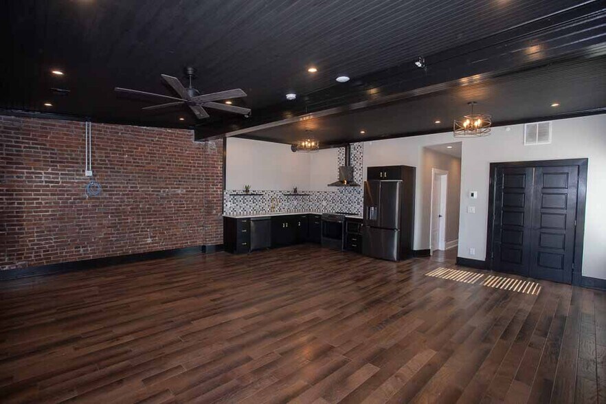 Building Photo - 1529 W Market St