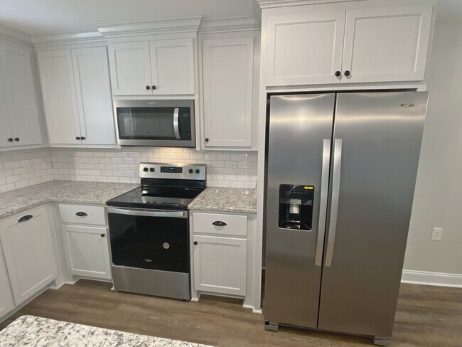 Building Photo - 3 bedrooms, 2 baths in Hahira/North Lownde...