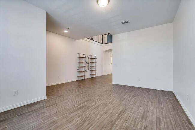 Building Photo - 1726 Cherub Cheer Row