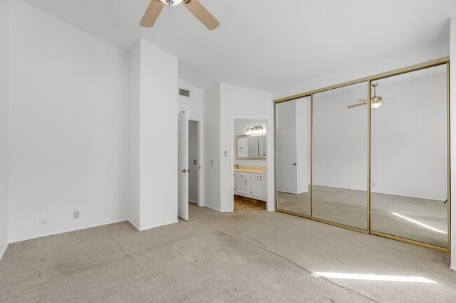 Building Photo - 7962 Mission Vista Dr