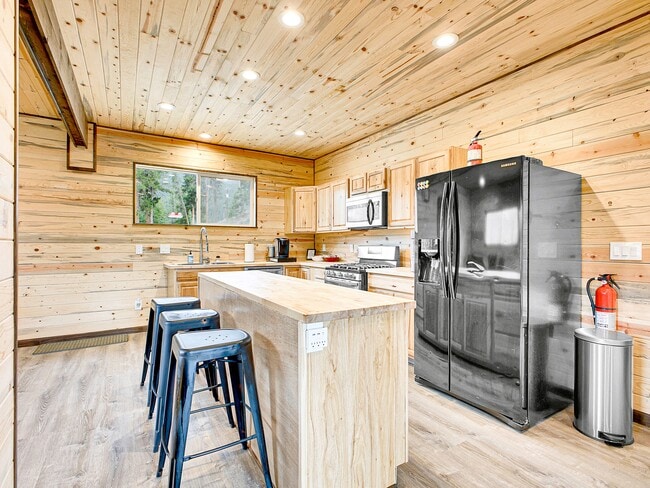 Building Photo - 785 Warren Gulch Rd