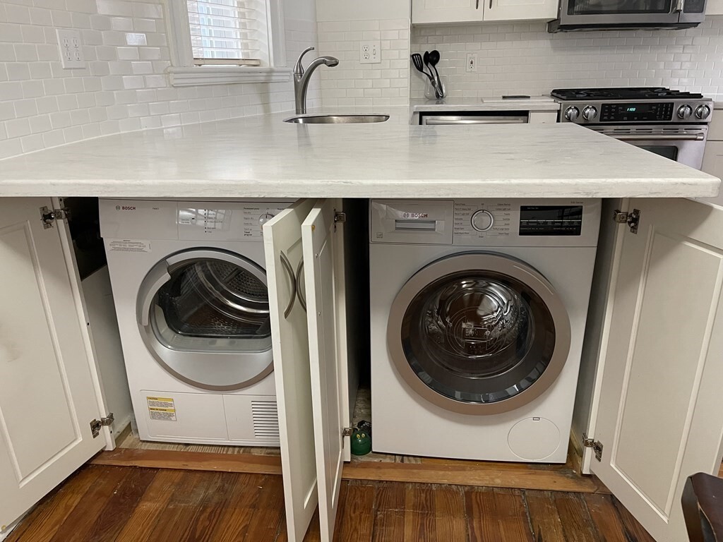 Building Photo - 146 Charles St