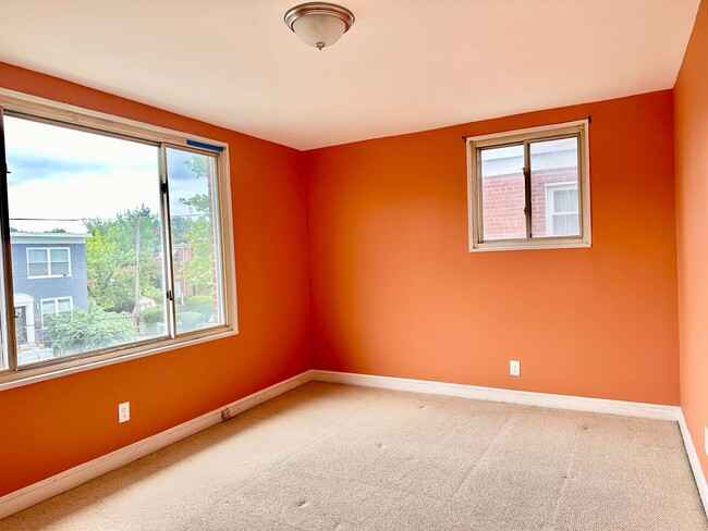 Building Photo - Charming 3-bedroom, 1.5-bathroom! Pets Wel...
