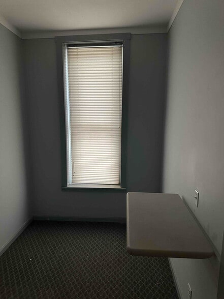 Building Photo - 379 Broad St