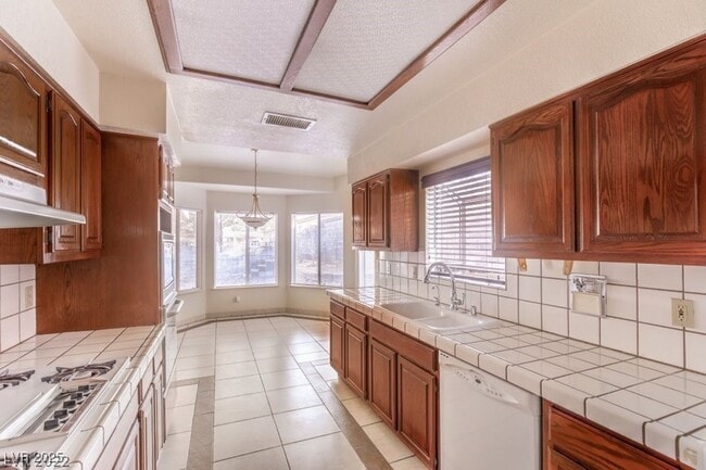 Building Photo - Gated Community, 1-Story, 3 Bedrooms Home ...