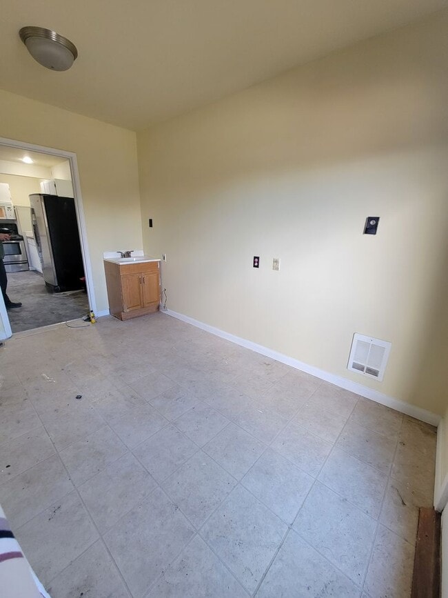 Building Photo - 4004