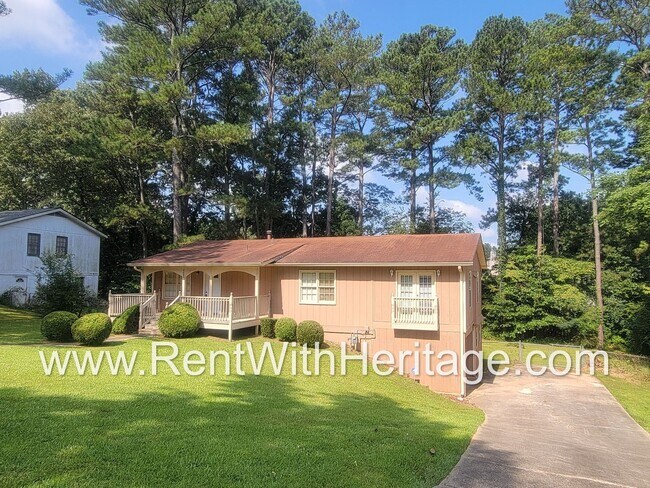Building Photo - GREAT HOME / 3 BEDROOMS AND BONUS ROOM / GREAT LOCATION /  PRIVATE FENCED YARD