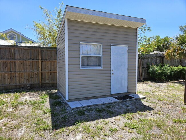 Building Photo - Annual Unfurnished 3 Bedroom 2 Bathroom Home in Nokomis!