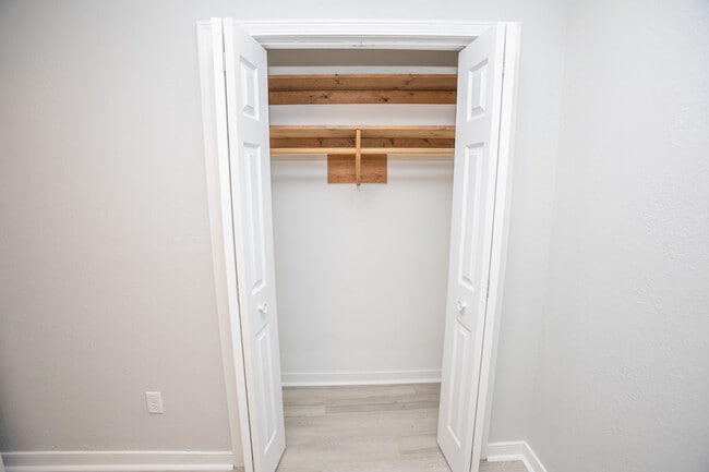 Building Photo - 917 Harding St