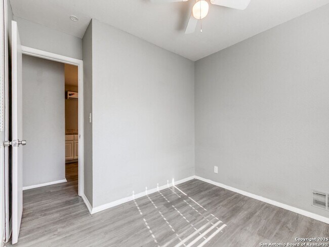 Building Photo - Charming Home Awaits: Spacious & Modern Living in a Prime Location