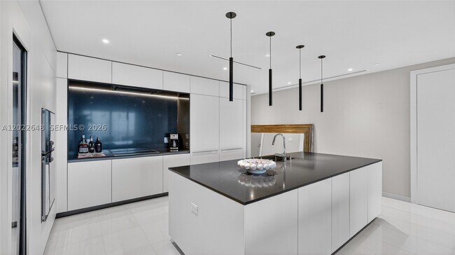 Building Photo - 300 Biscayne Blvd