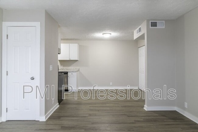 Building Photo - 135 Kingsridge Dr