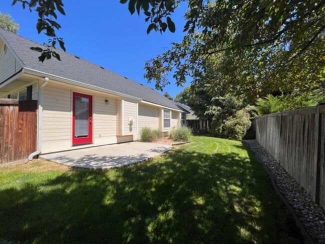 Building Photo - 5774 Parchment~Gorgeous Bristol Heights Home w/ Hardwood & Custom Cabinetry!