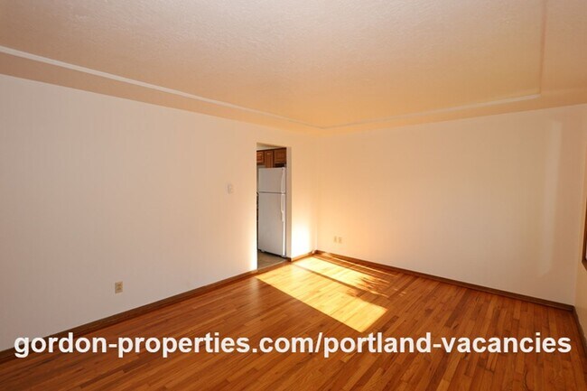 Building Photo - NE 65th Ave - North Tabor single level 1 bedroom apartment