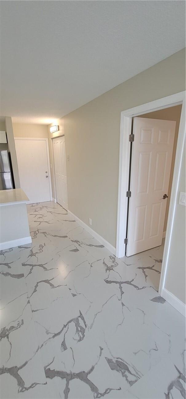 Building Photo - 2771 Riverside Dr