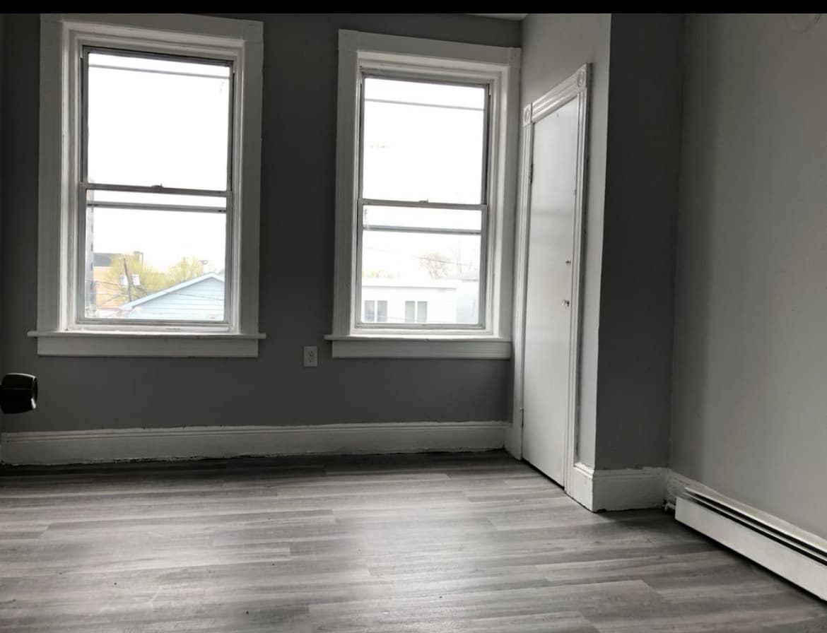 Building Photo - 85 E 25th St