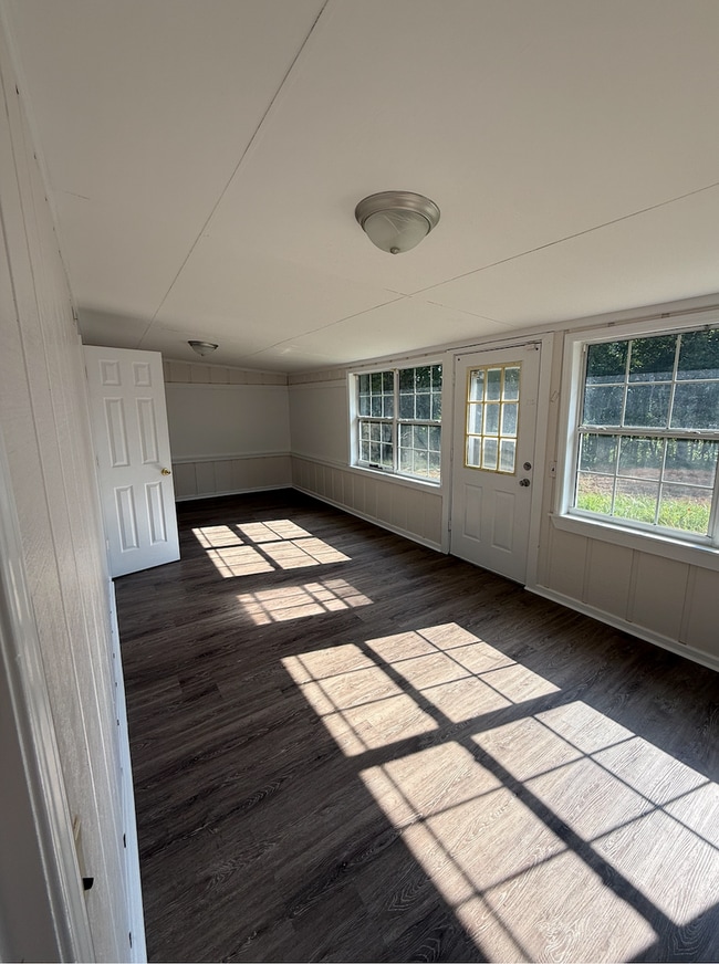 Building Photo - Spacious 3 Bedroom Home with 3 Full Baths – Move-In Ready!