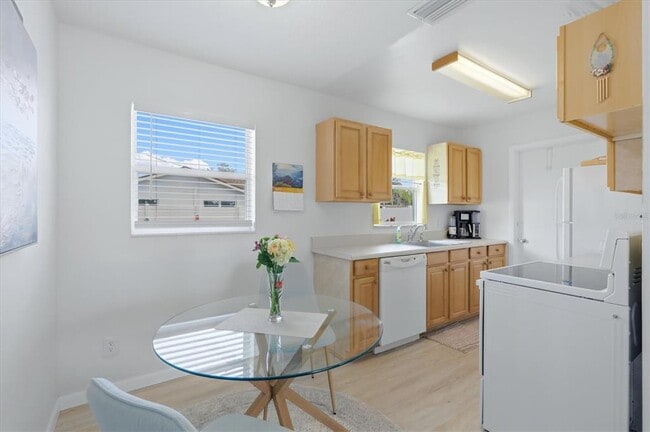 Building Photo - 723 S Brink Ave