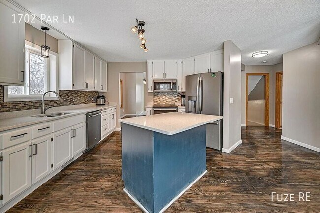 Building Photo - 1702 Par Ln