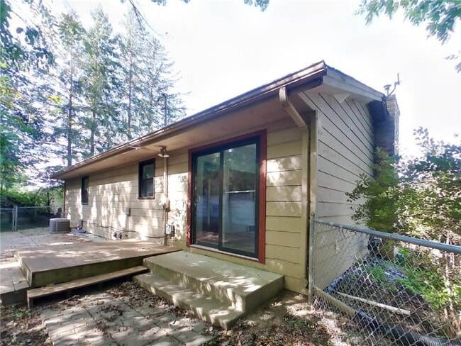 Building Photo - 3409 Brookview Dr