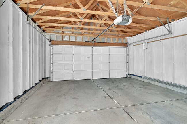 Building Photo - $2,495.00, 3 bed, 2 bath located in Westmi...