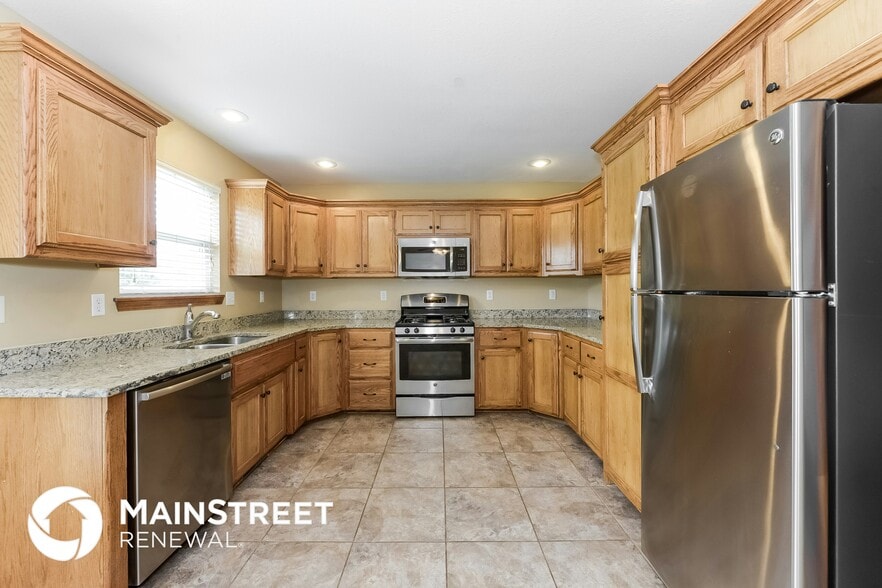 Building Photo - 1700 Clear Creek Dr