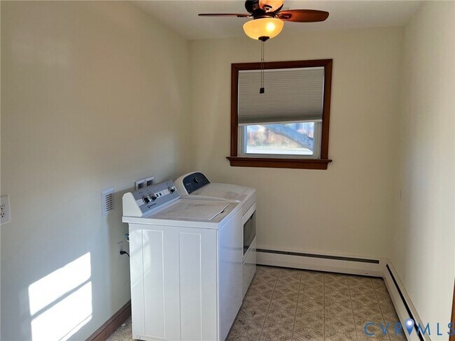 Building Photo - 10894 Tiller Rd