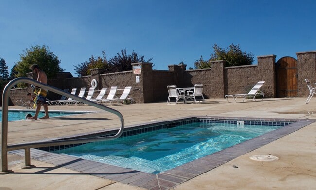 Building Photo - Furnished Condo in Pine Meadow Village