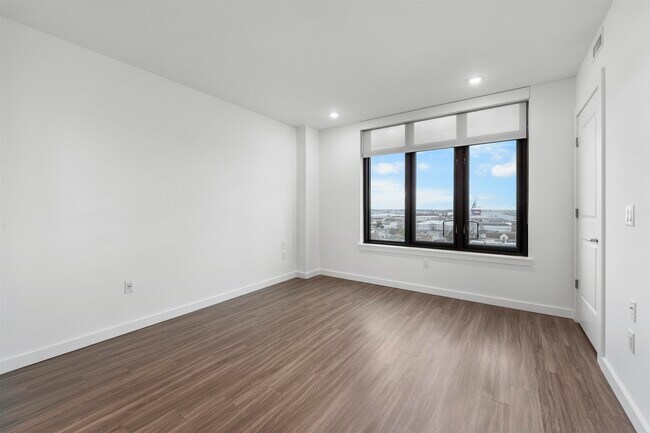 Building Photo - 957 Broadway