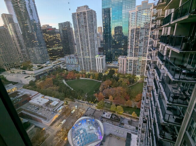 Building Photo - 400 E Randolph St