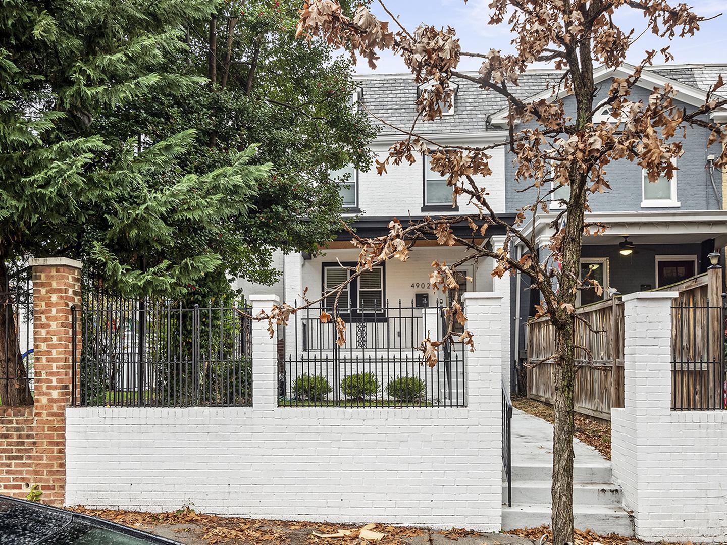 Building Photo - Modern update Petworth rowhouse near Fort ...
