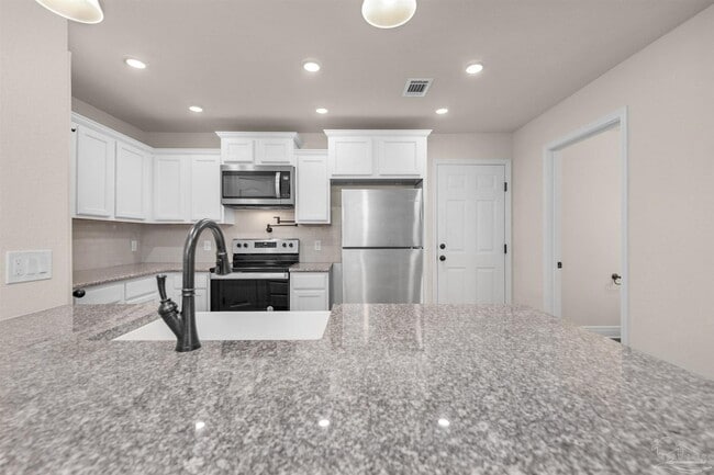 Building Photo - 5069 Peach Dr
