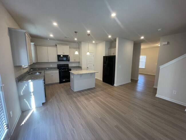 Building Photo - 7 Longbrook Dr.