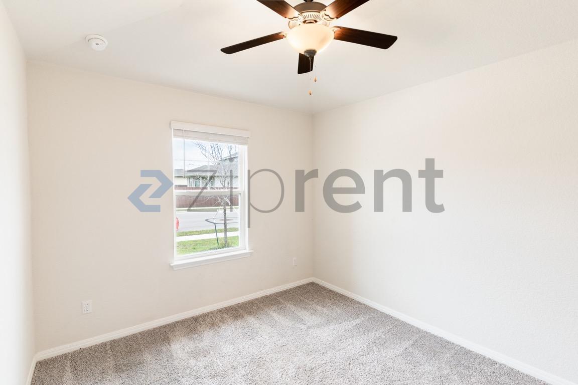 Building Photo - Unit