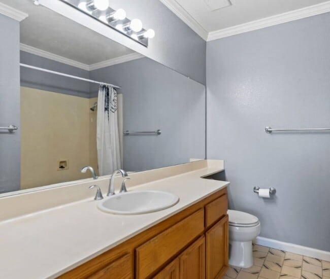 Building Photo - Stunning upstairs condo unit for rent in Blossom Valley