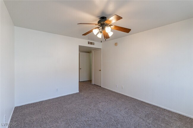 Building Photo - 3061 Key Largo Dr