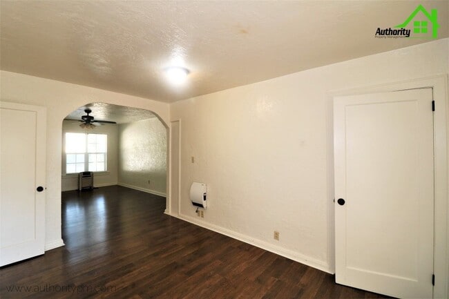 Building Photo - 1141 Magnolia Ave