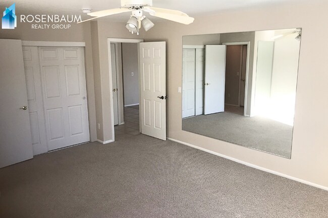 Building Photo - Gorgeous 4-bedrooms, 2-baths home with den in Peoria!