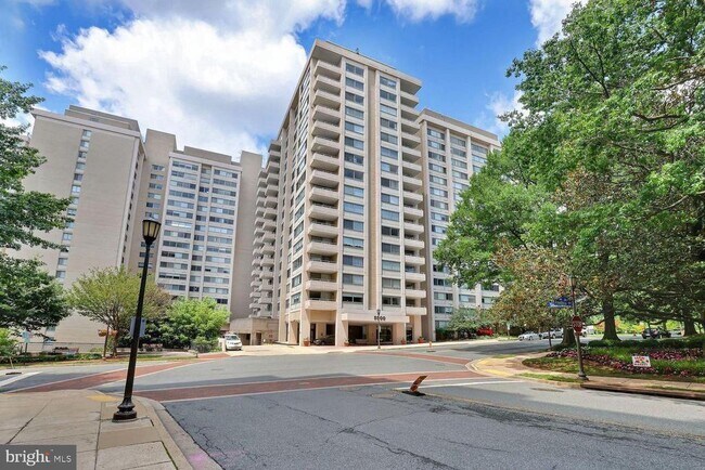 Building Photo - 5500 Friendship Blvd