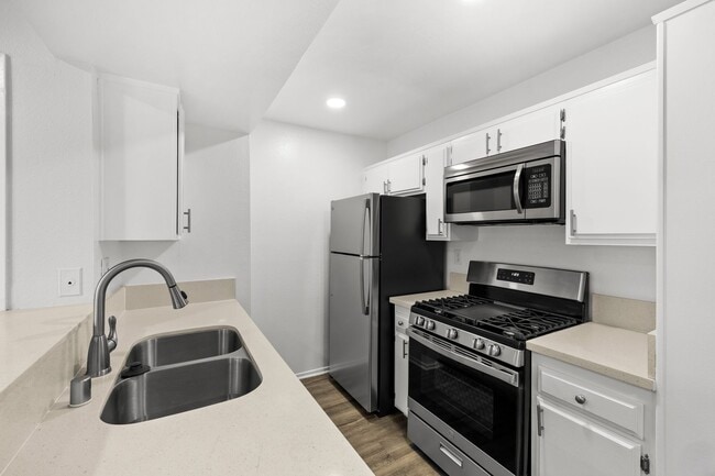 Interior Photo - 4432 Coldwater Canyon