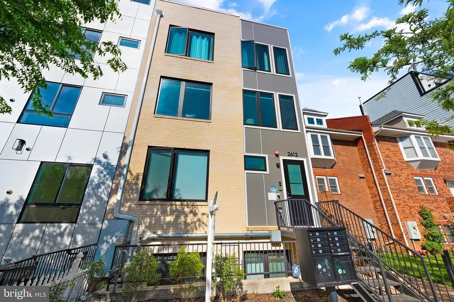 Building Photo - 2612 University Pl NW