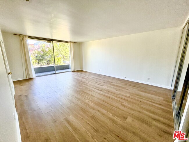 Building Photo - 10707 Camarillo St