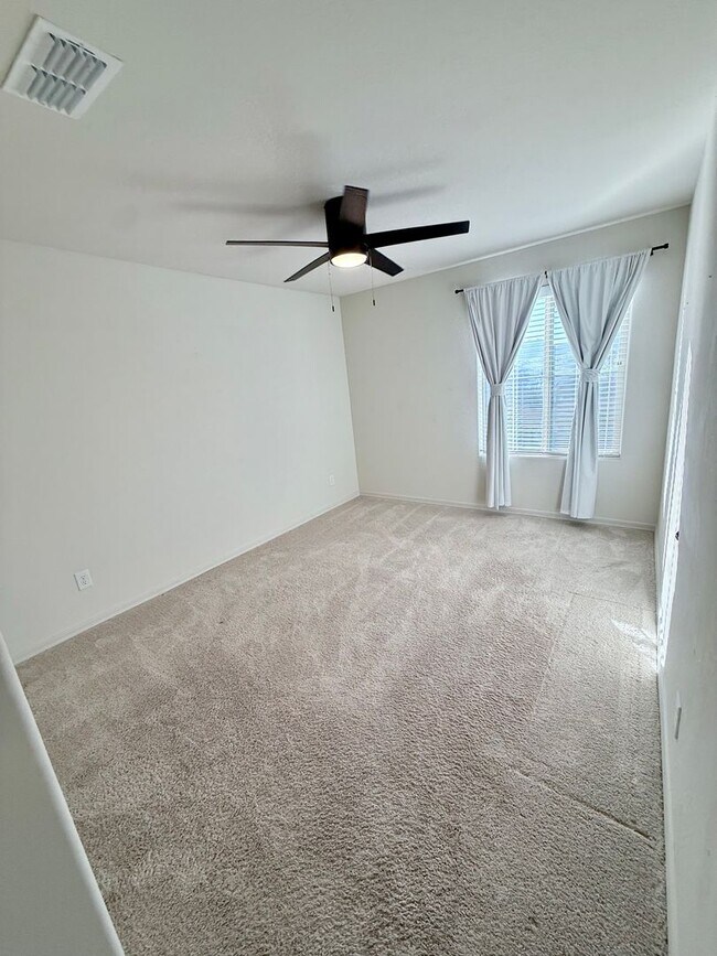 Building Photo - BEAUTIFUL Home in San Tan Valley with Mountain View’s! A Must See!
