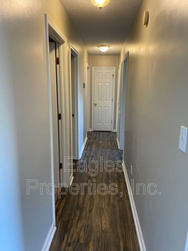Building Photo - 104 Jordan Bluff Pl