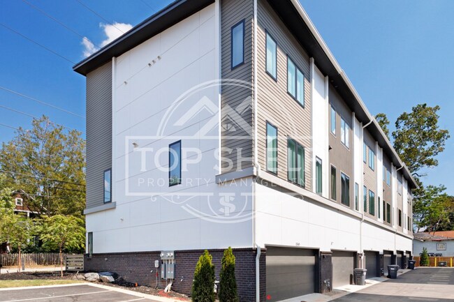 Building Photo - 1540 Millwood Pl