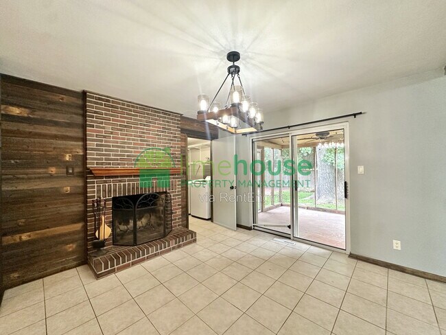 Building Photo - 417 Lynn Shores Dr