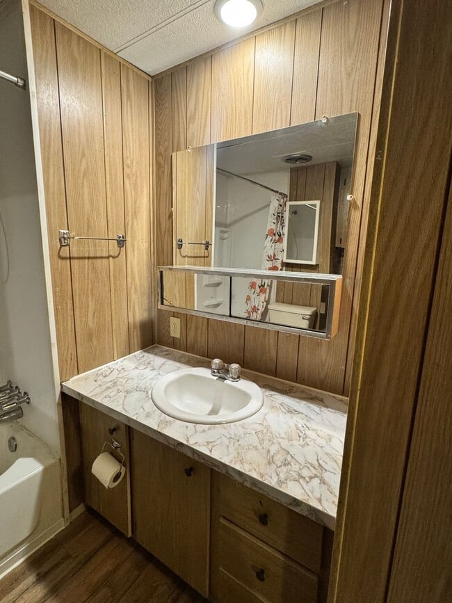 Building Photo - West side 2br with washer/dryer hookup!
