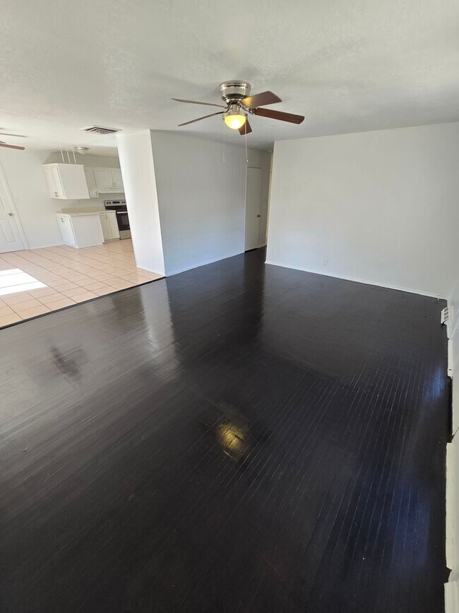 Building Photo - Nice size 4 Bedroom  2 Bath with 2 living ...