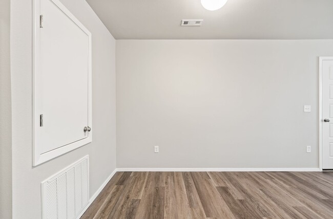 Building Photo - *Pre-Leasing* Three Bedroom | Two Bathroom Duplex with Full Service Lawn Care in Lawlis Ranch